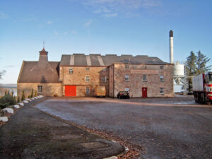 Vue extérieure de la distillerie Glenmorangie à Tain dans les Highlands d’Écossev