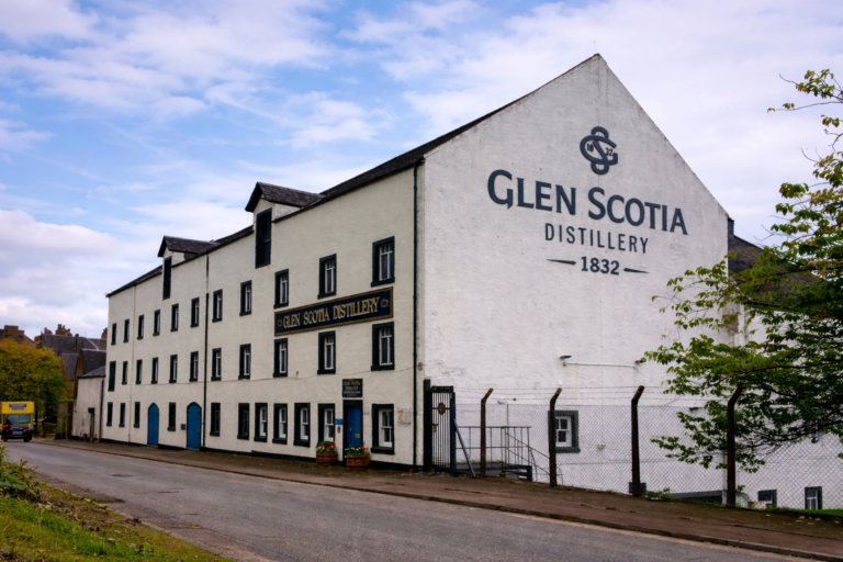 Façade de la distillerie Glen Scotia à Campbeltown