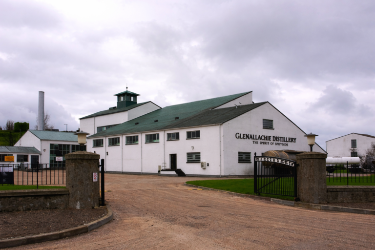 Bâtiments de la distillerie GlenAllachie dans le Speyside