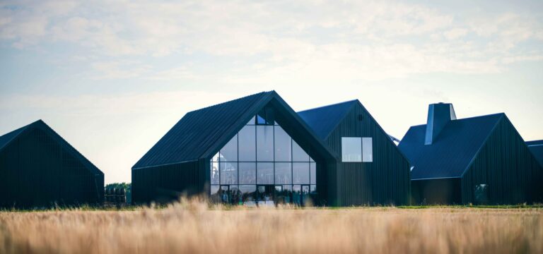 Vue extérieure de la distillerie Stauning au Danemark.